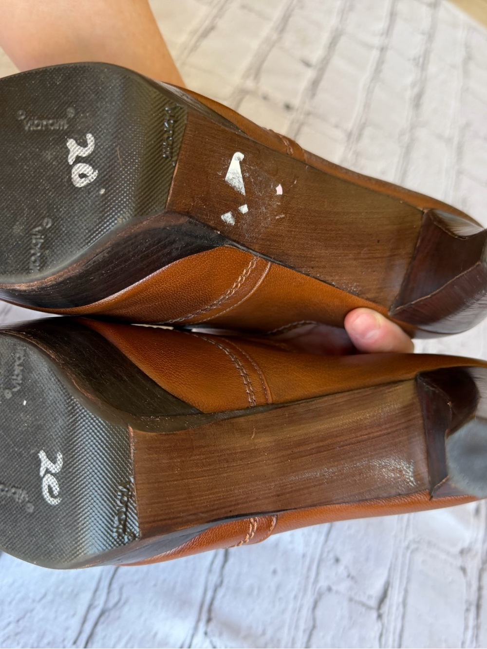 Stuart Weitzman Oxford Heels 8.5N Heels Regency Heritage Leather Academia EUC - Picture 11 of 16